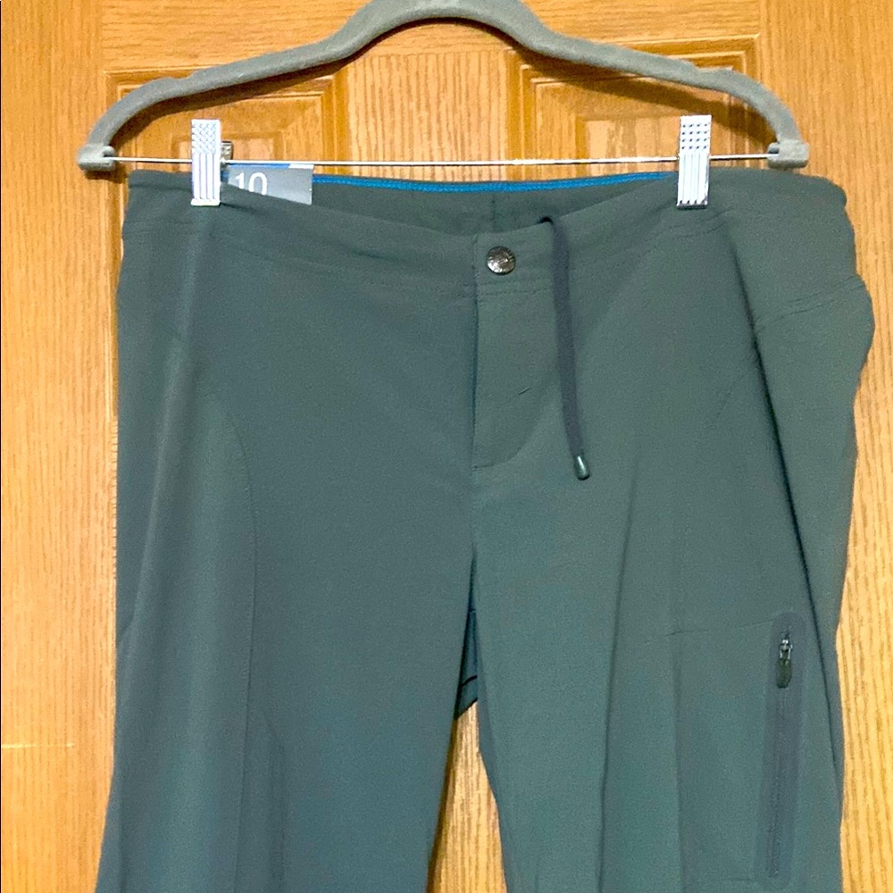 Columbia Grey Cargo Pants straight leg, active fit